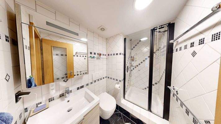 Betreiberwohnung 1.OG - Bad