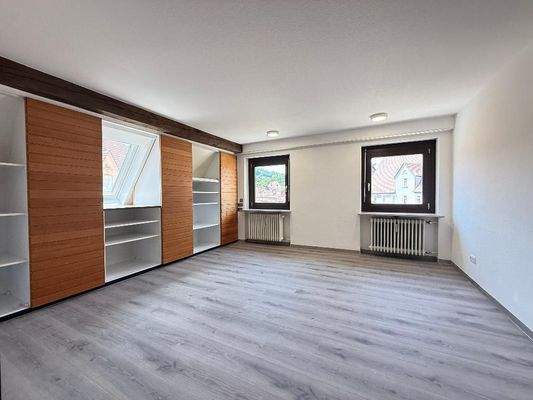 Büro 2 mit Einbauschränken