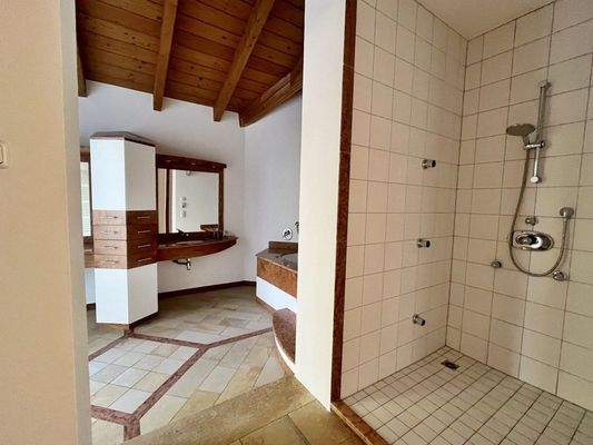 Bad im EG vom Schlafzimmer