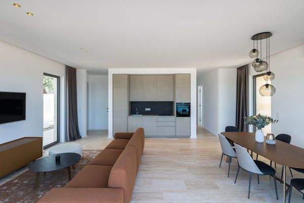 Offener, moderner Küchenbereich