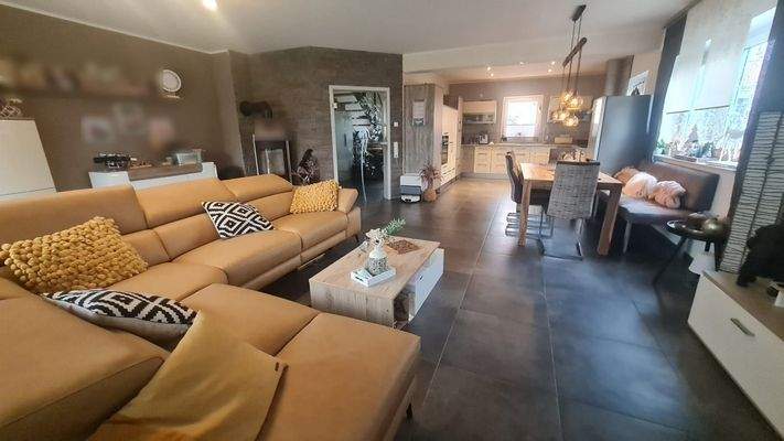 offener Wohn- und Essbereich