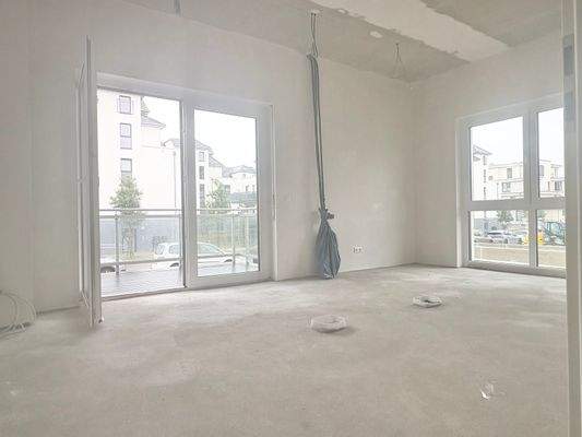 Raum 08 mit Ausgang zum Südbalkon