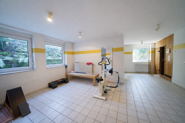 Fittnessraum mit Sauna _ Dusche