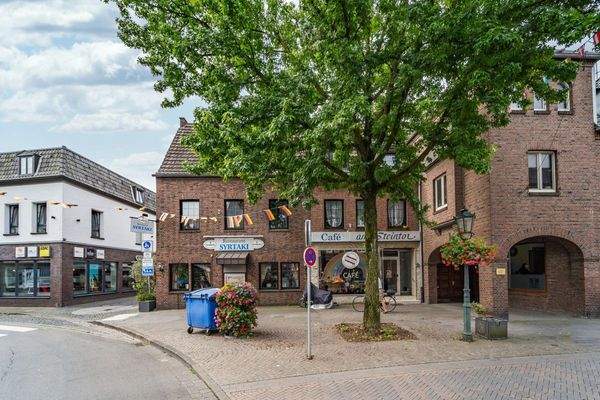 Ansicht auf den Gebäudekomplex