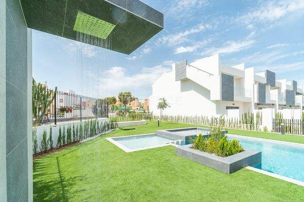 Contemporary Apartments near Amenities in Los Altos Torrevieja