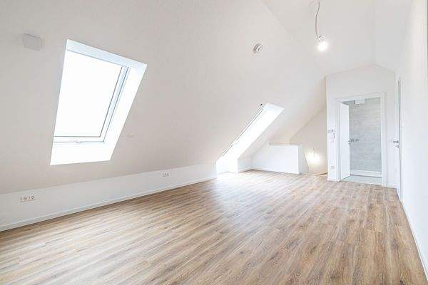 2te Ebene mit Blick in Bad