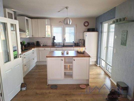 Küche mit Terrassenausgang