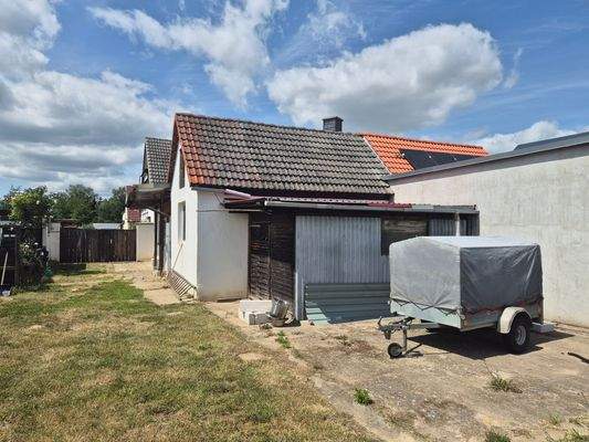 Grundstück mit Anbau