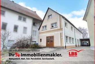 Ansicht mit Stellplätze