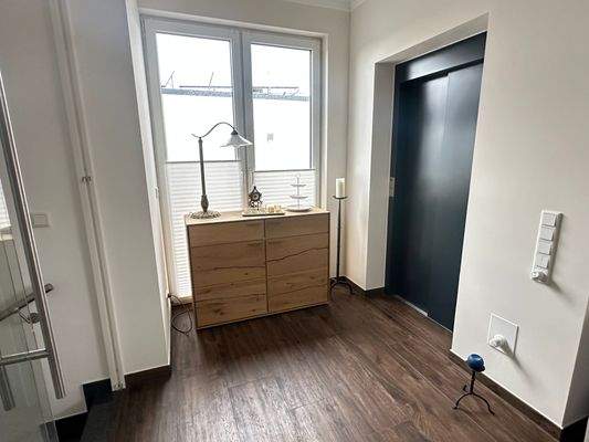 Eigener Fahrstuhl über 3 Etagen