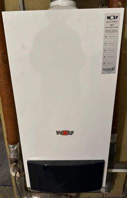 NEUWERTIGE GASZENTRALHEIZUNG DER MARKE WOLF