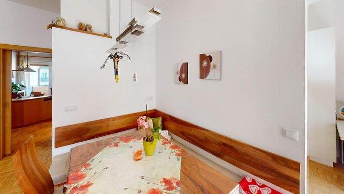 Leifers-Laives-4-Zimmer-Wohnung-quadrilocale-Leifers-Zentrum-Laives-Centro-mit-Garten-con-giardino-zwei-Stöcke-due-piani-Balkon-balcone-Bozen-Umgebung-bolzano-verkaufen-vendesi