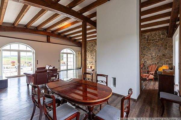 Essbereich mit Balkonzugang