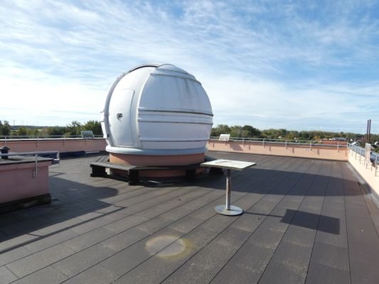 G1, Dachterrasse mit Planetarium.JPG