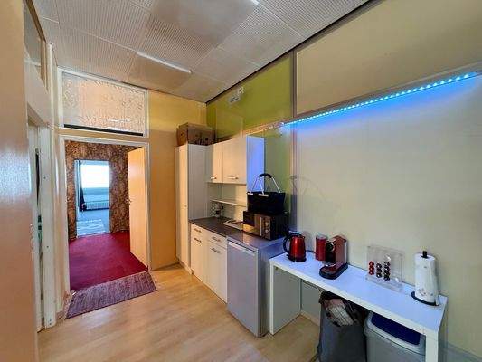 Durchgang mit Teeküche