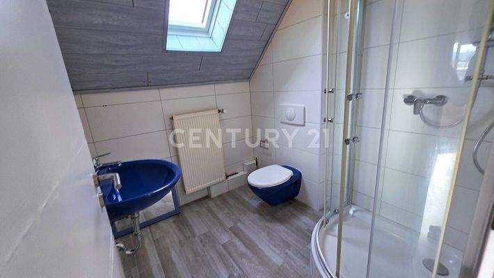 Tageslicht - Badezimmer im OG mit Dusche