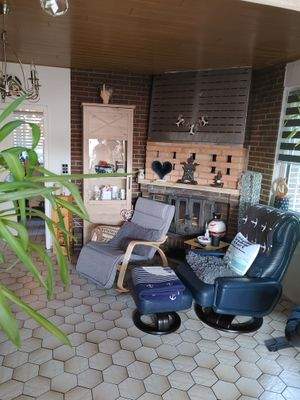 Wohnzimmer mit Kamin