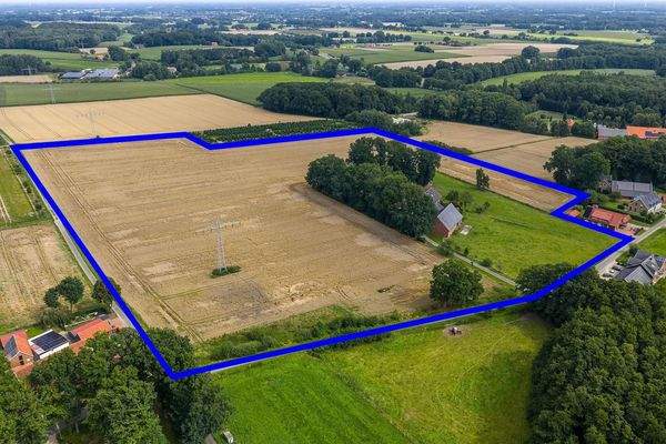 Luftaufnahme Hofanlage und Ackerfläche