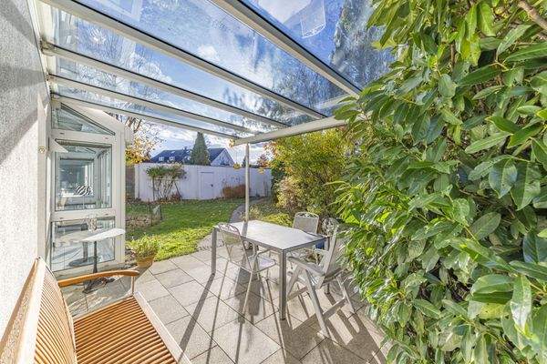 überdachte Terrasse zur Küche 