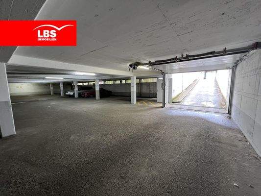 Tiefgaragen Ein-Ausfahrt