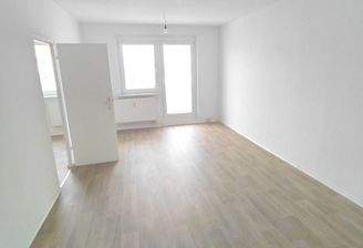 Leeres Wohnzimmer mit Fenster