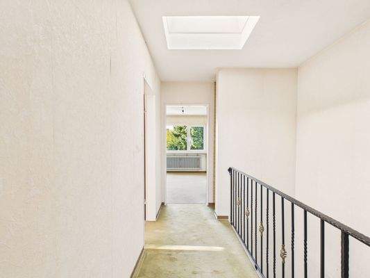 OG Flur mit Lichtkuppel