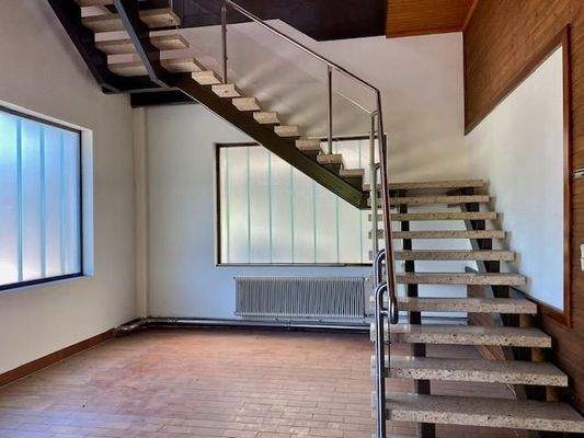Foyer, Stiegenhaus in den Bürotrakt
