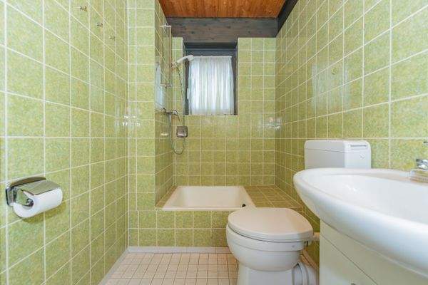 Gäste-WC mit Dusche