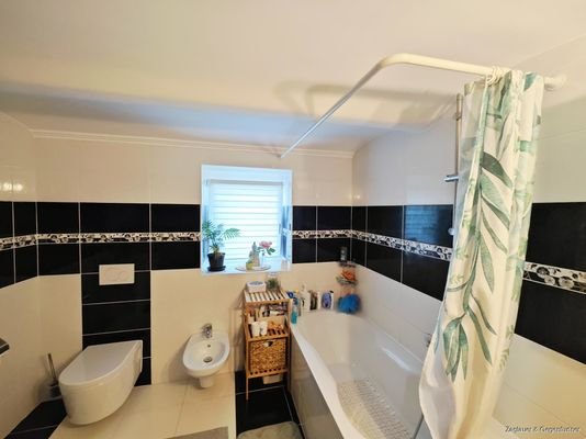 Das Badezimmer im EG