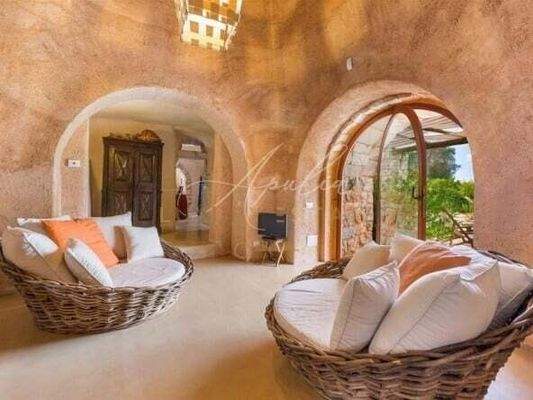 Trulli aus dem 17. Jahrhundert mit Pool