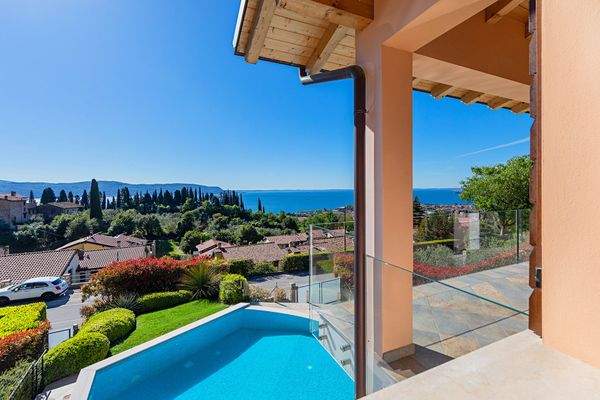 VISTA PISCINA E LAGO DALLA CAMERA 1 - APP. 1P