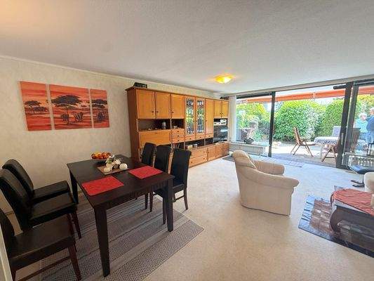 Wohnzimmer mit Essbereich 