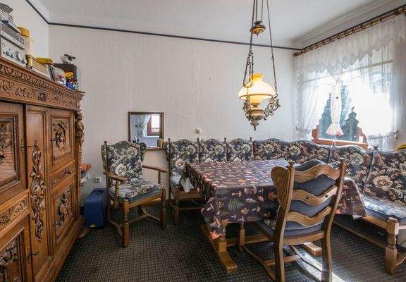 Sitzecke mit Durchreiche