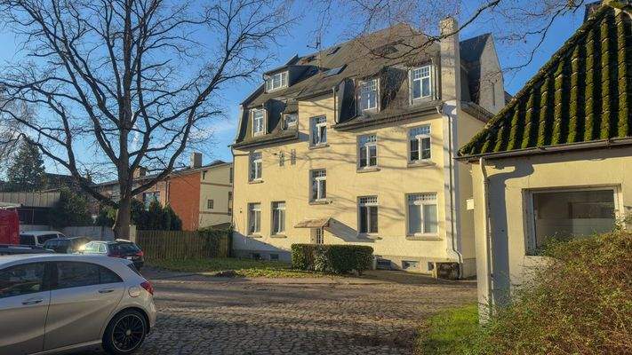 Haus rechts Hofansicht