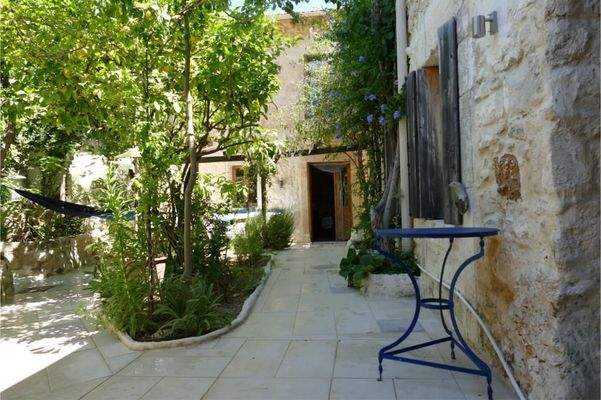 Kreta, Pirgou: Traditionelles Steinhaus zum Verkauf