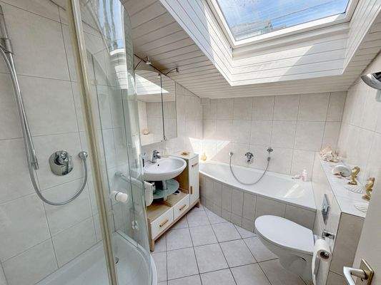 Badezimmer im Dachgeschoss