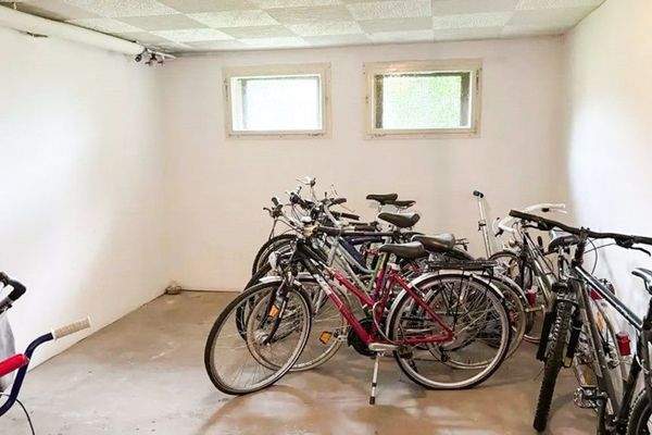Fahrradraum mit Fenstern
