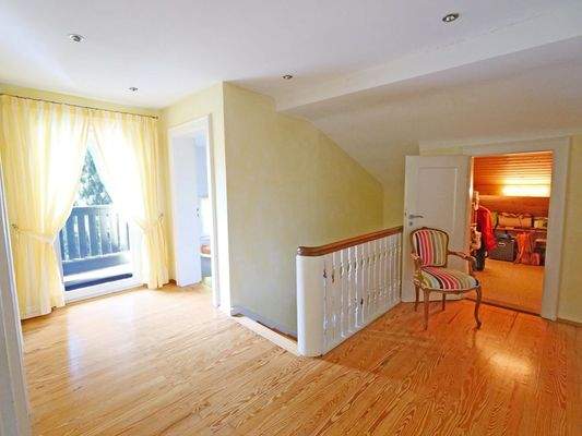 Diele mit West-Balkonzugang