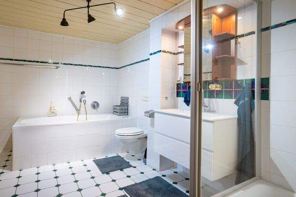 1. OG Badezimmer (3)