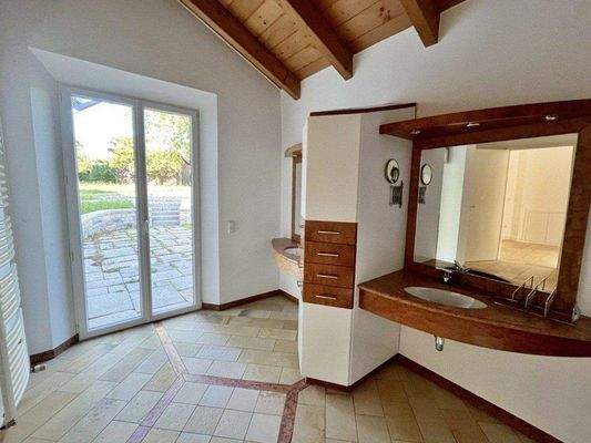 Bad EG vom Schlafzimmer