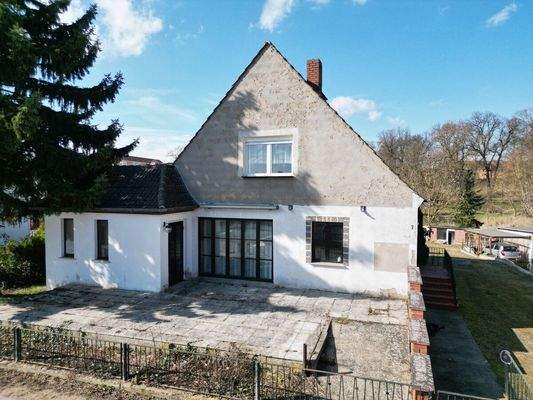 Giebelseite mit Terrasse