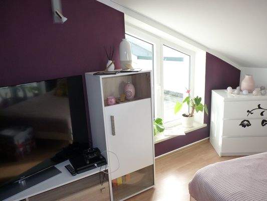 Kinderzimmer mit Dachschräge