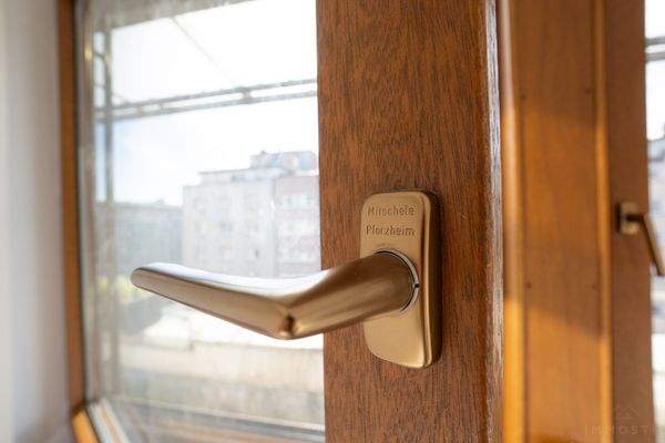 guterhaltene, doppeltverglaste Holz-Alufenster