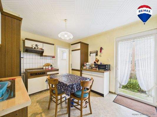 RE/MAX Immobilien DeLux Zweifamilienhaus Lebach - Steinbach  Küche