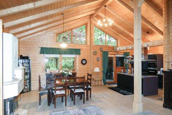 und offener Markeneinbauküche