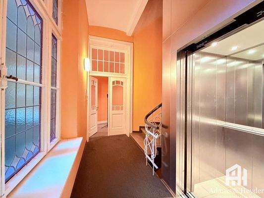 Fahrstuhl + Wohnungseingang, Bild 2, WE 4