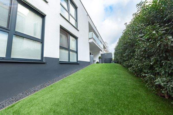 Garten mit Kunstrasen