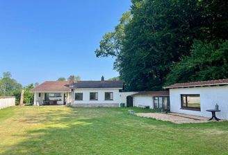 gesamtes Grundstück mit Bungalow und Nebengebäuden