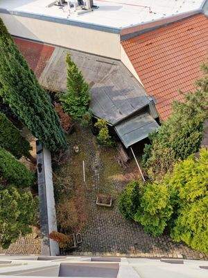 Garten mit Unterstelloptionen