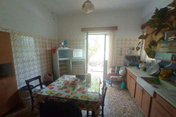 Kreta, Kastelli: Einfamilienhaus mit großem Garten in traditionellem Dorf zu verkaufen